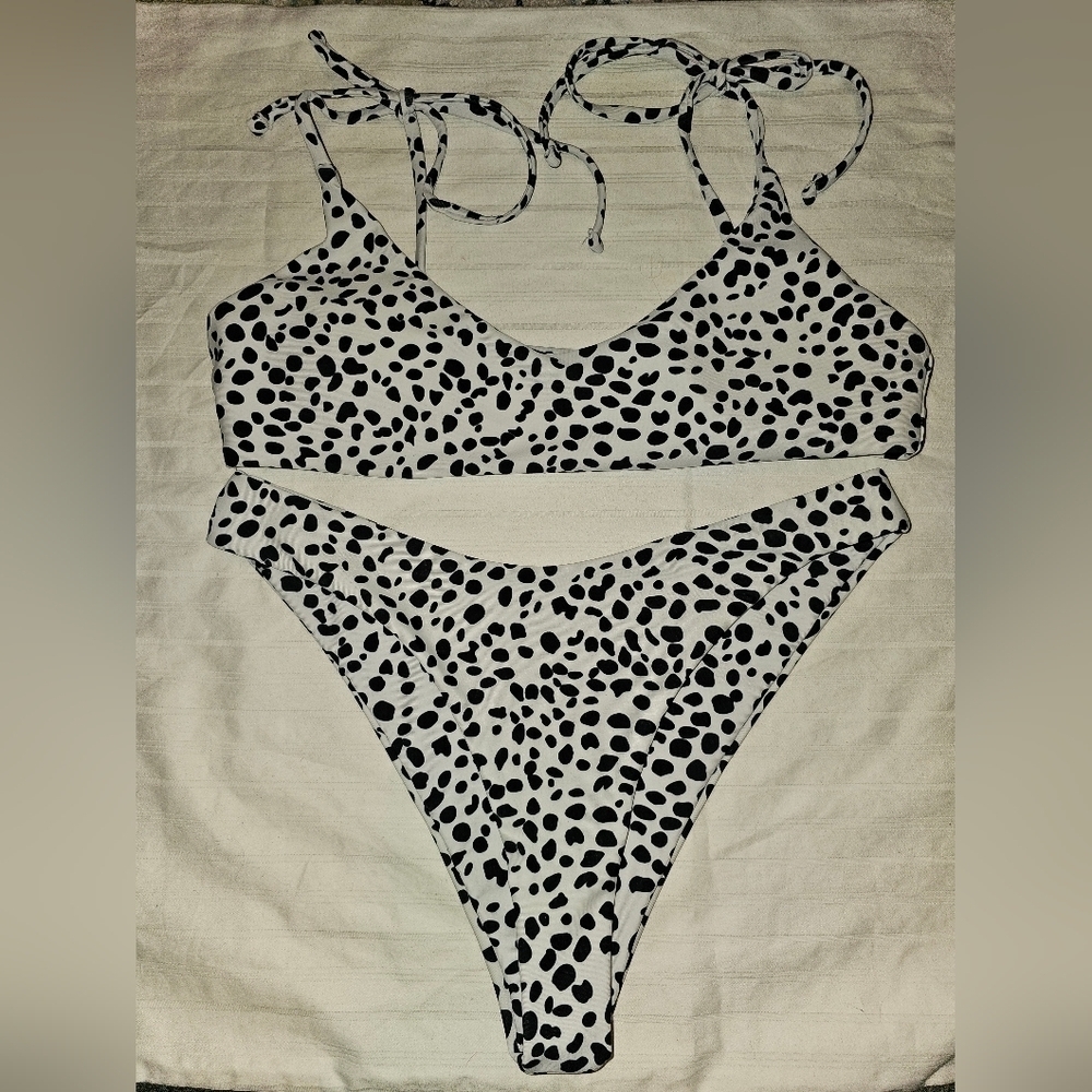 ZAFUL 2pc.Bathing Suit Black & White sz S "K"